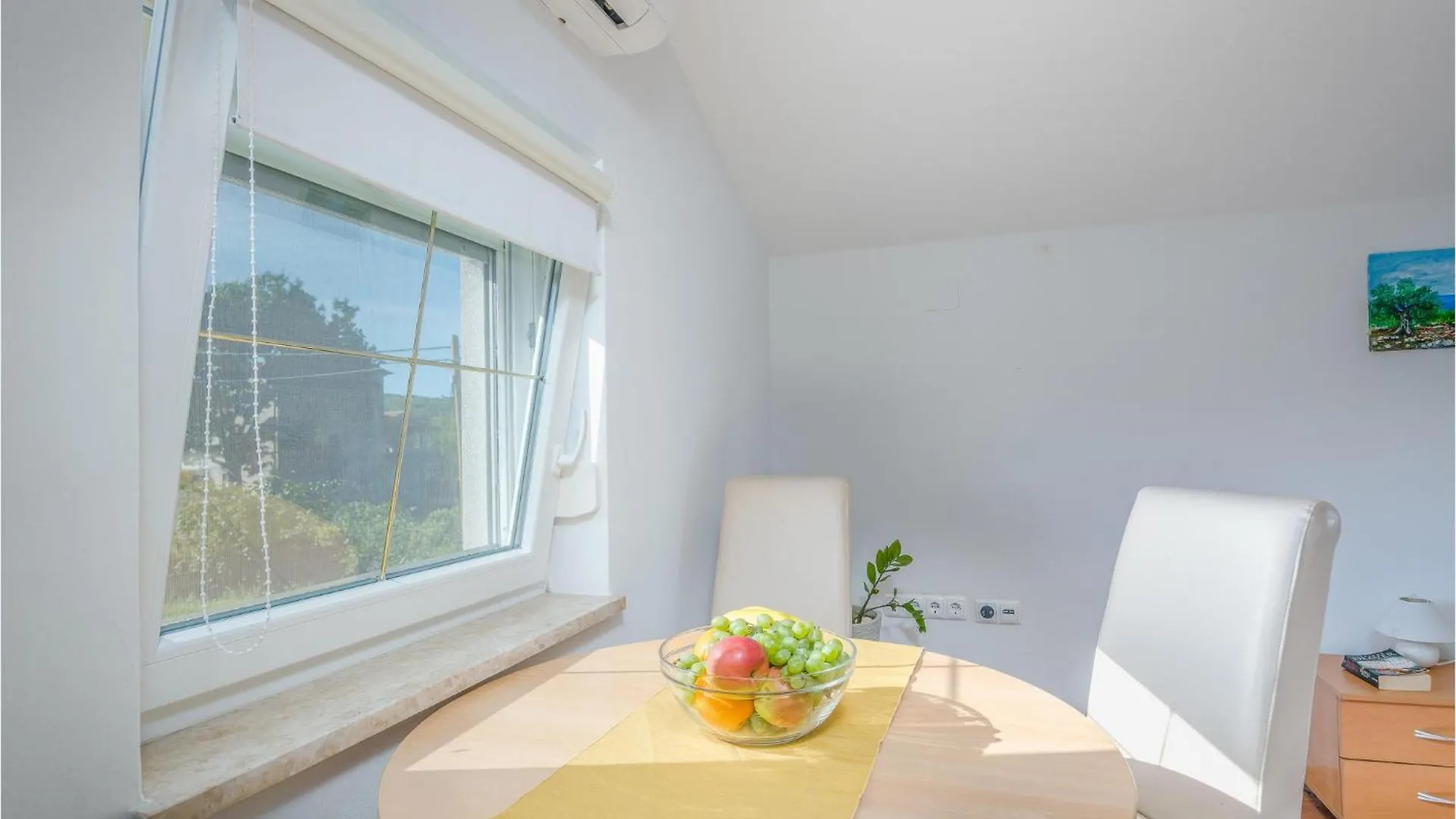 Cozy Apartment In Malinska Dubasnica With Wifi