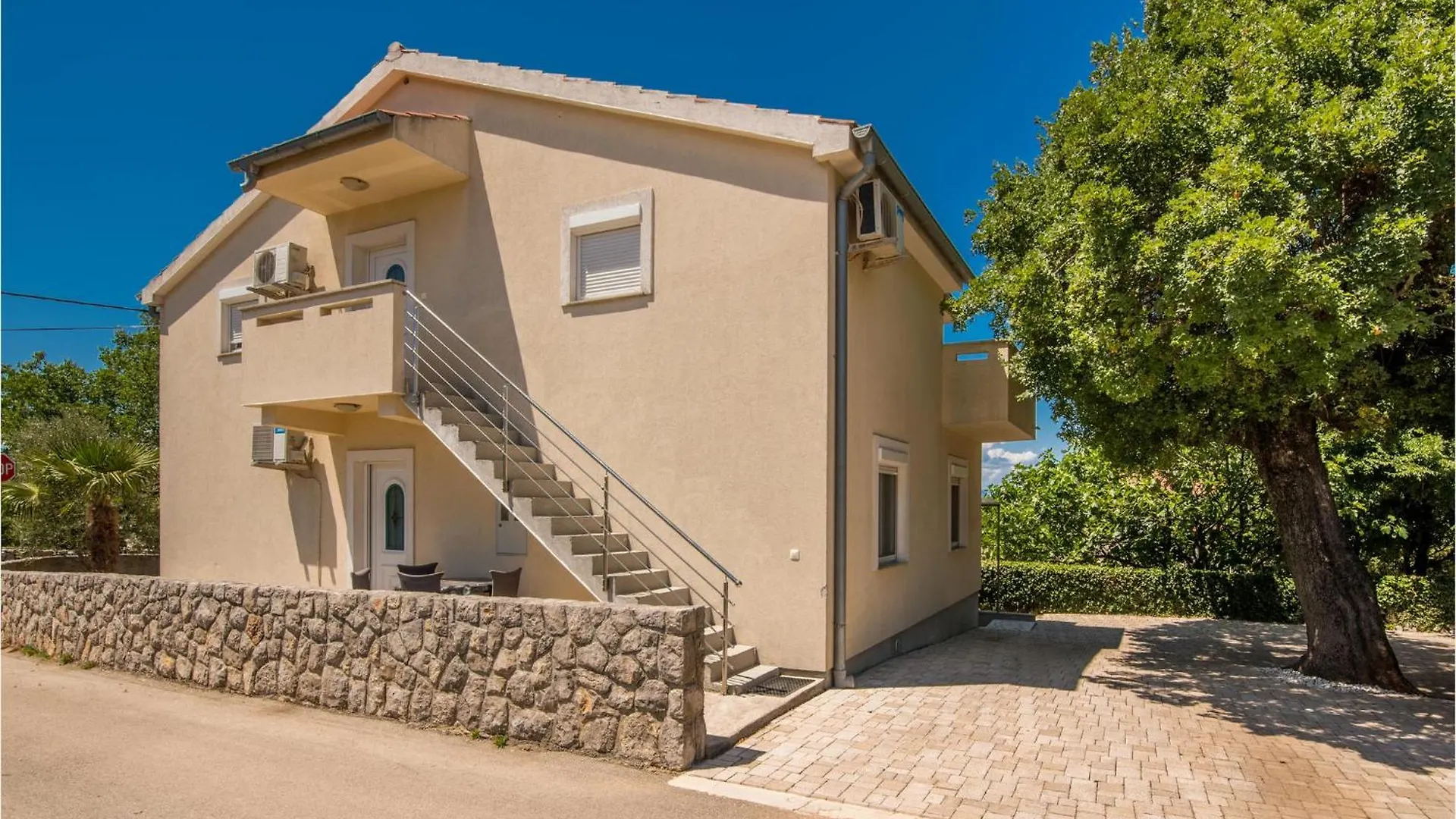 Cozy Apartment In Malinska Dubasnica With Wifi